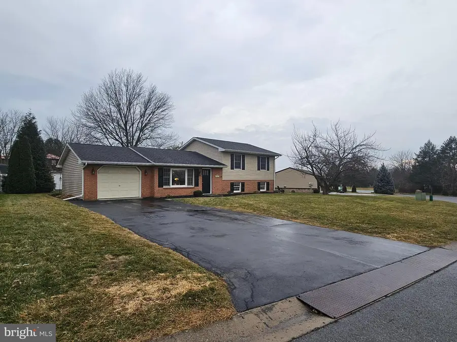 260 Baumgardner Dr, Greencastle, PA 17225 - Image #2