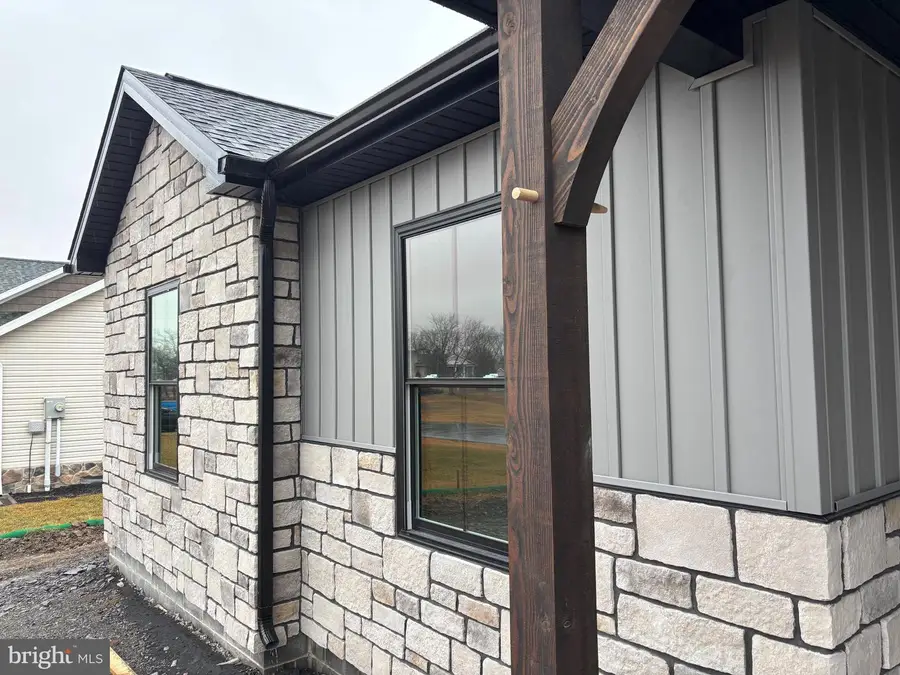 194 Meadowcreek Dr N, Chambersburg, PA 17202 - Image #3