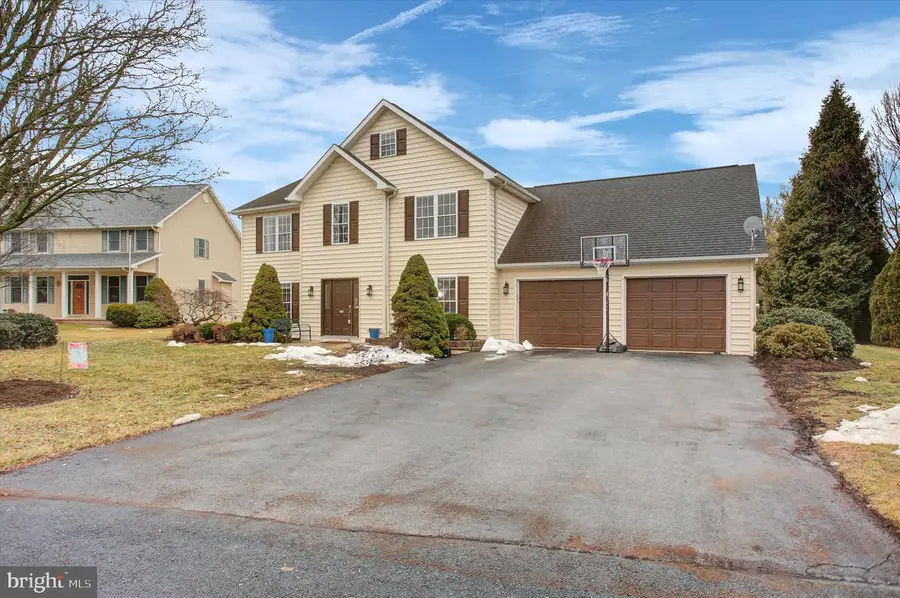 463 Century Dr, Greencastle, PA 17225 - #3
