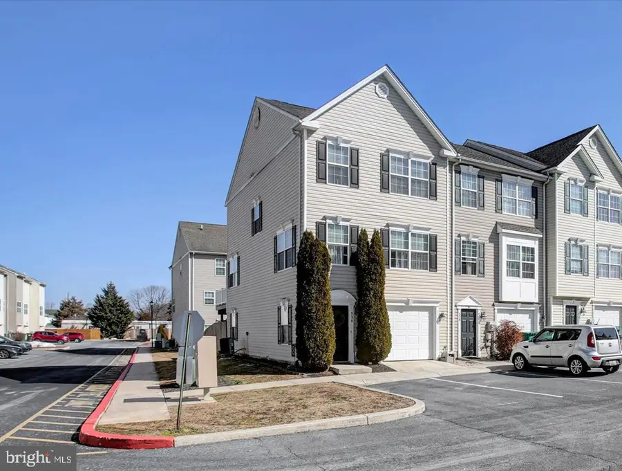 536 S Carlisle St, Greencastle, PA 17225 - #2