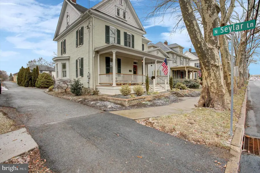 438 E Baltimore Street, Greencastle, PA 17225 - #2