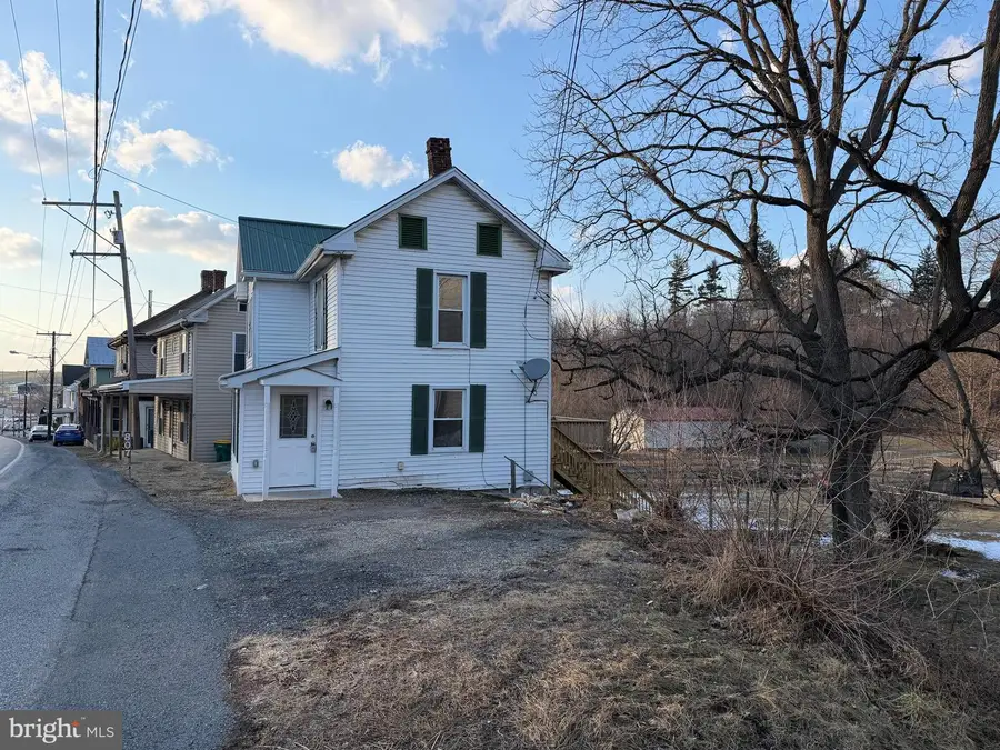 807 W Main St, Waynesboro, PA 17268 - #2