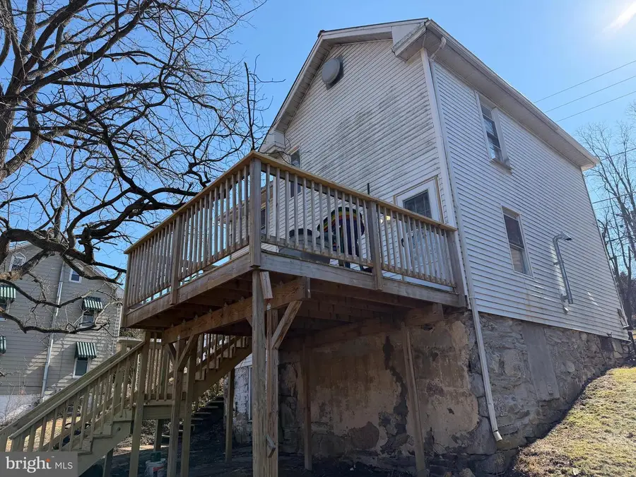 807 W Main St, Waynesboro, PA 17268 - #3