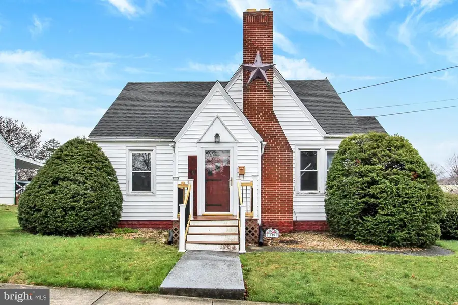 319 N Franklin St, Waynesboro, PA 17268 - #2
