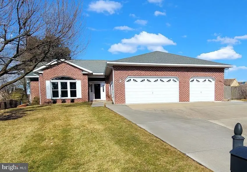 720 Cresson Dr, Chambersburg, PA 17202 - #1