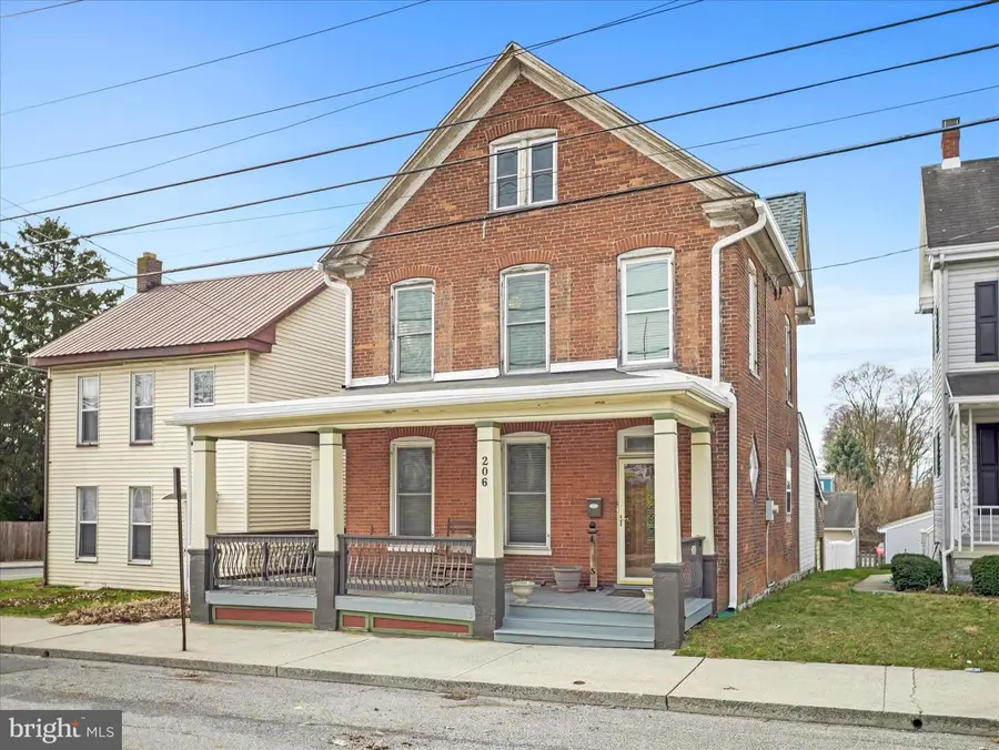 206 W North St, Waynesboro, PA 17268 - #2