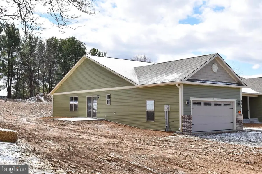 6342 Penn National Dr, Fayetteville, PA 17222 - #2