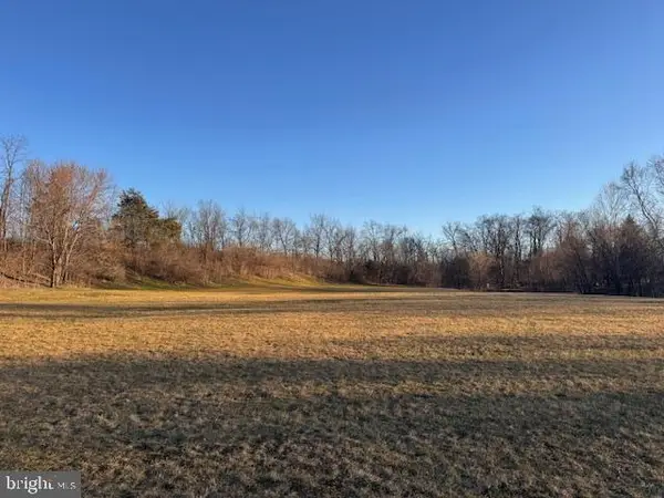 Meadowcreek Dr, CHAMBERSBURG, PA 17202