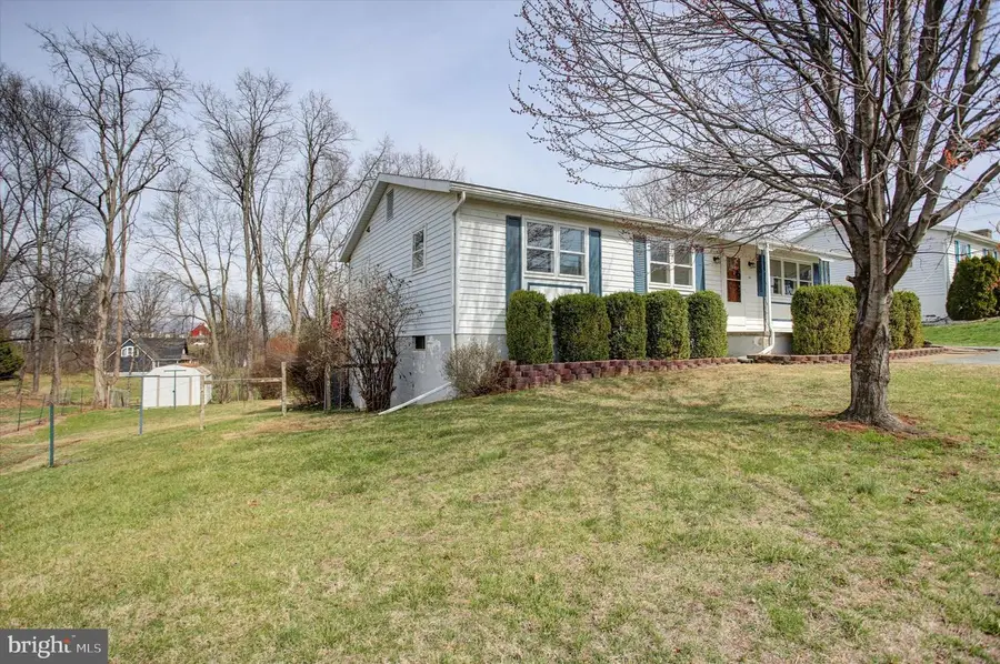 14 W Grandview Ave, Mercersburg, PA 17236 - #3