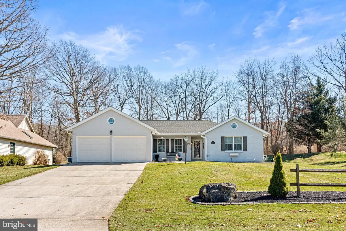 6839 Fairway Dr E, Fayetteville, PA 17222 - #1