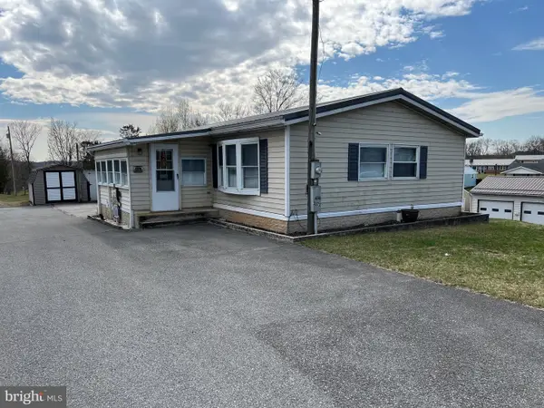 3272 Buchanan Trl W, GREENCASTLE, PA 17225