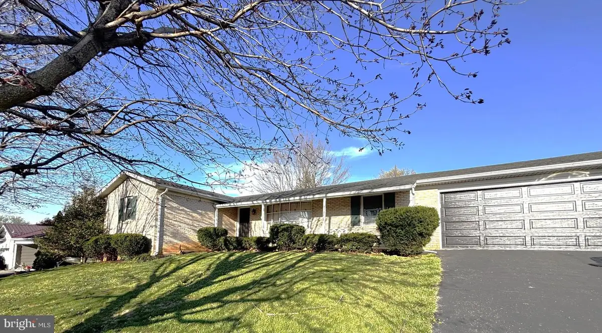 14042 Crest Ave, Waynesboro, PA 17268 - #1