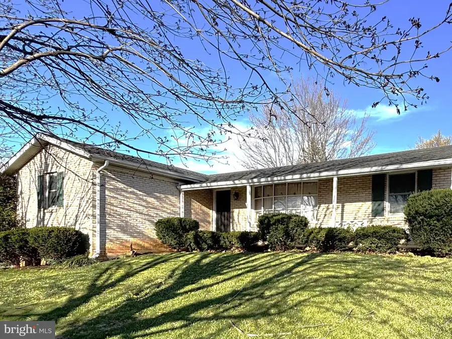 14042 Crest Ave, Waynesboro, PA 17268 - #2
