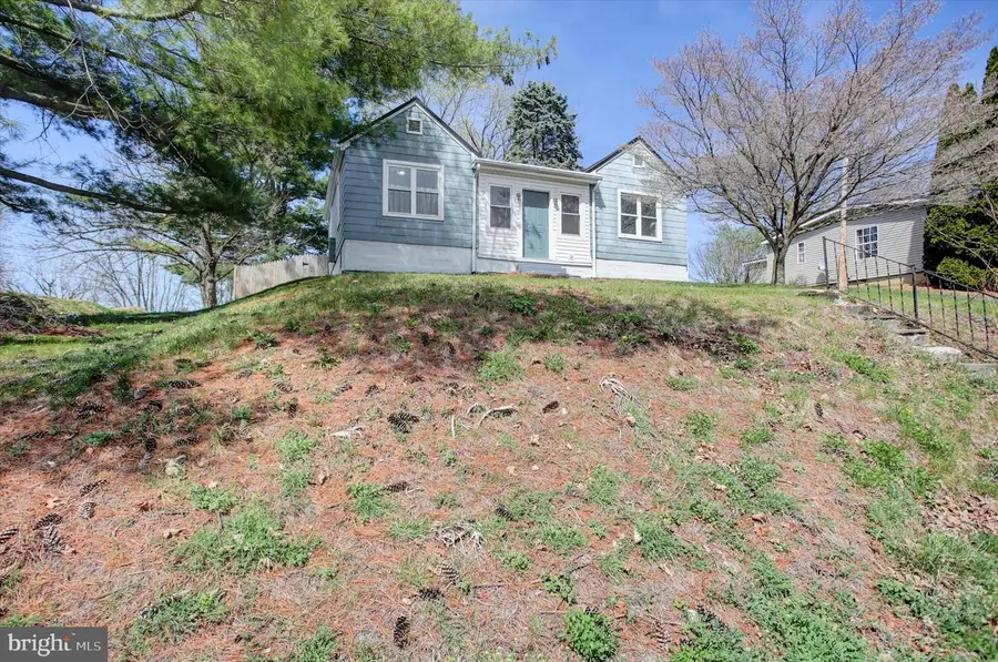 824 S S Church Street, Waynesboro, PA 17268 - #2