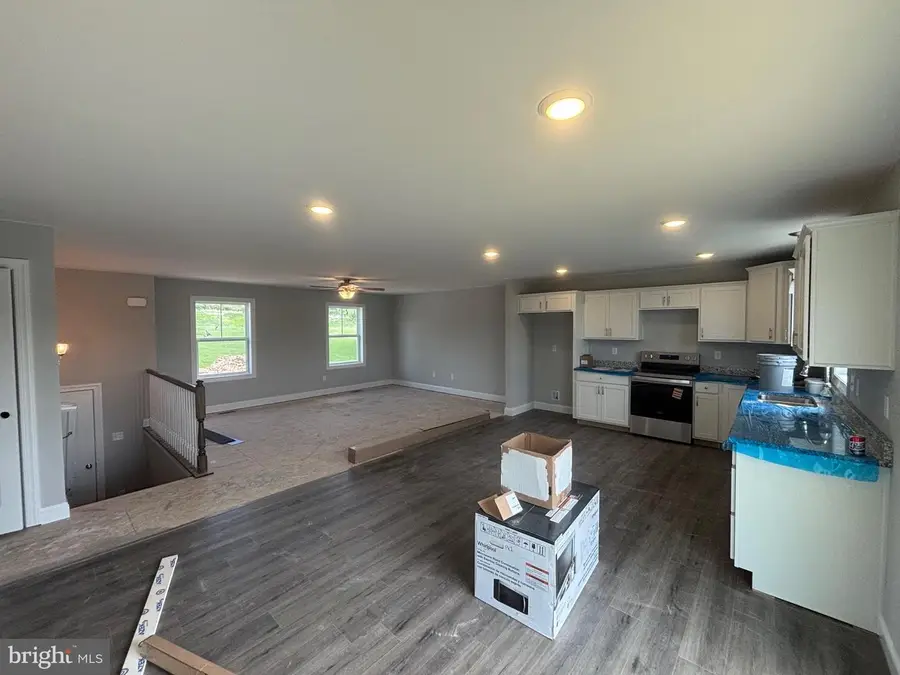 147 Meadowcreek Dr N, Chambersburg, PA 17202 - #2