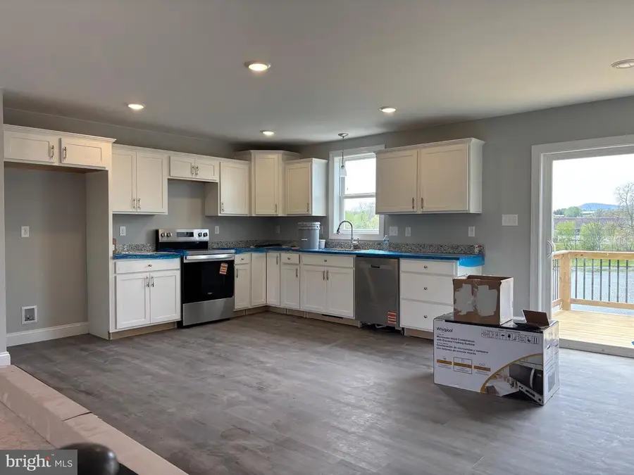 147 Meadowcreek Dr N, Chambersburg, PA 17202 - #3