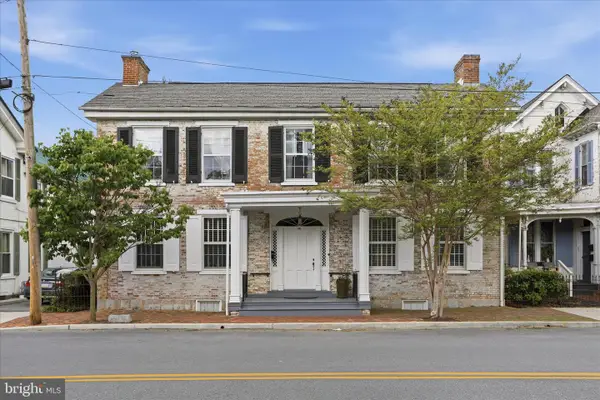 46 N Carlisle Street, GREENCASTLE, PA 17225