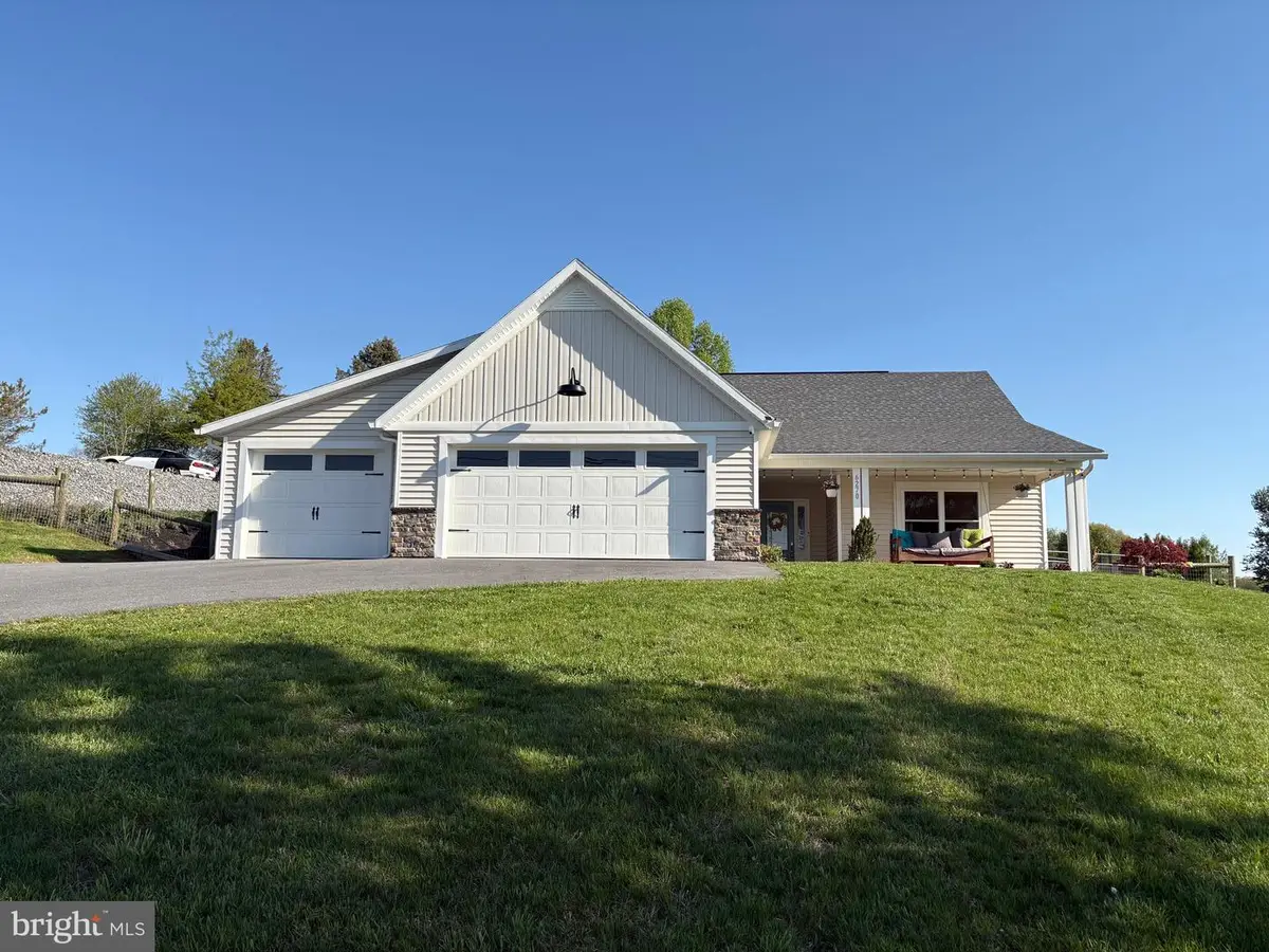 6270 Bikle Rd, Chambersburg, PA 17202 - #1