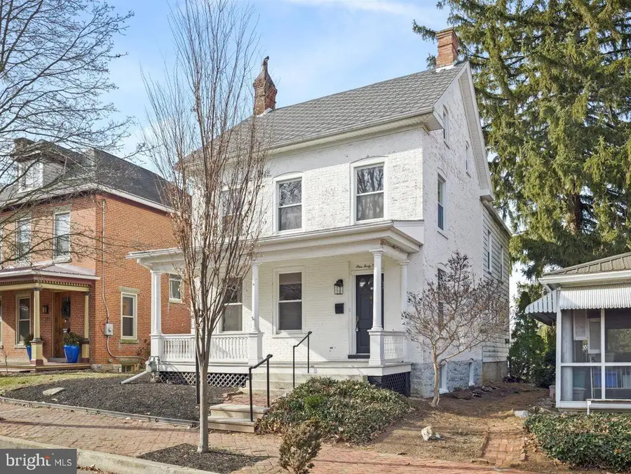 141 S Washington St, Greencastle, PA 17225 - #3