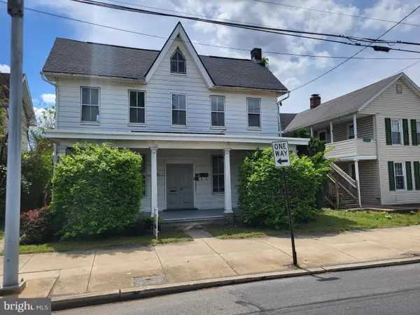446 E Queen St, CHAMBERSBURG, PA 17201