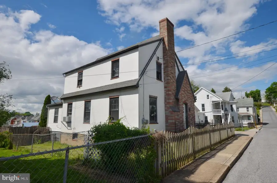38 Cottage St, Waynesboro, PA 17268 - #2