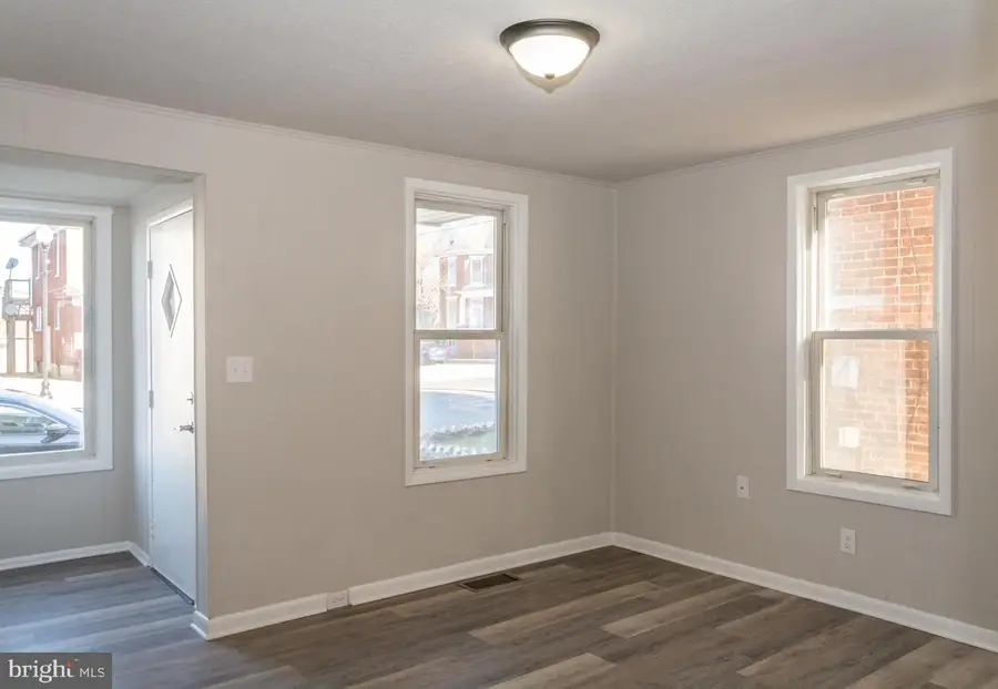 602 W Main Street, Waynesboro, PA 17268 - #3