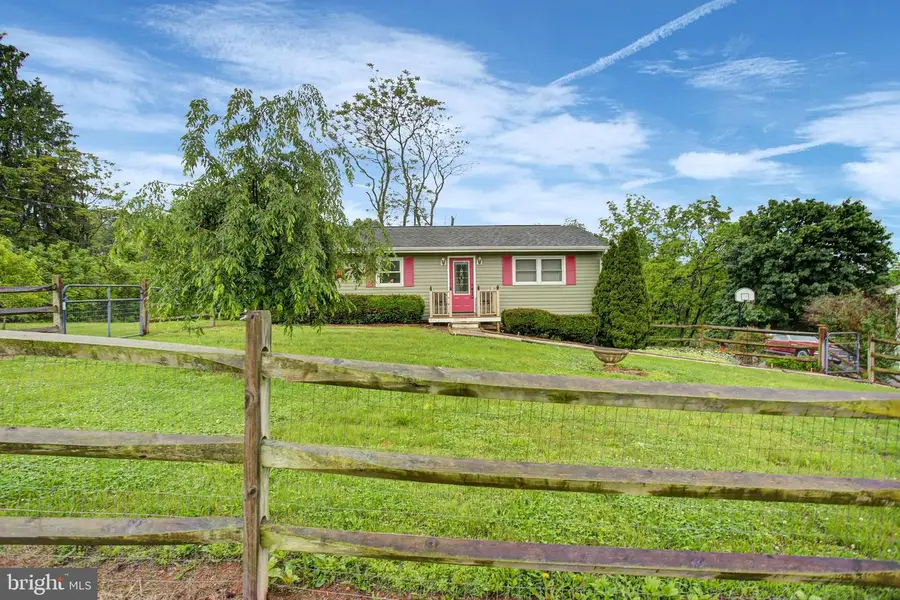 11540 Burkett Ln, Greencastle, PA 17225 - #2