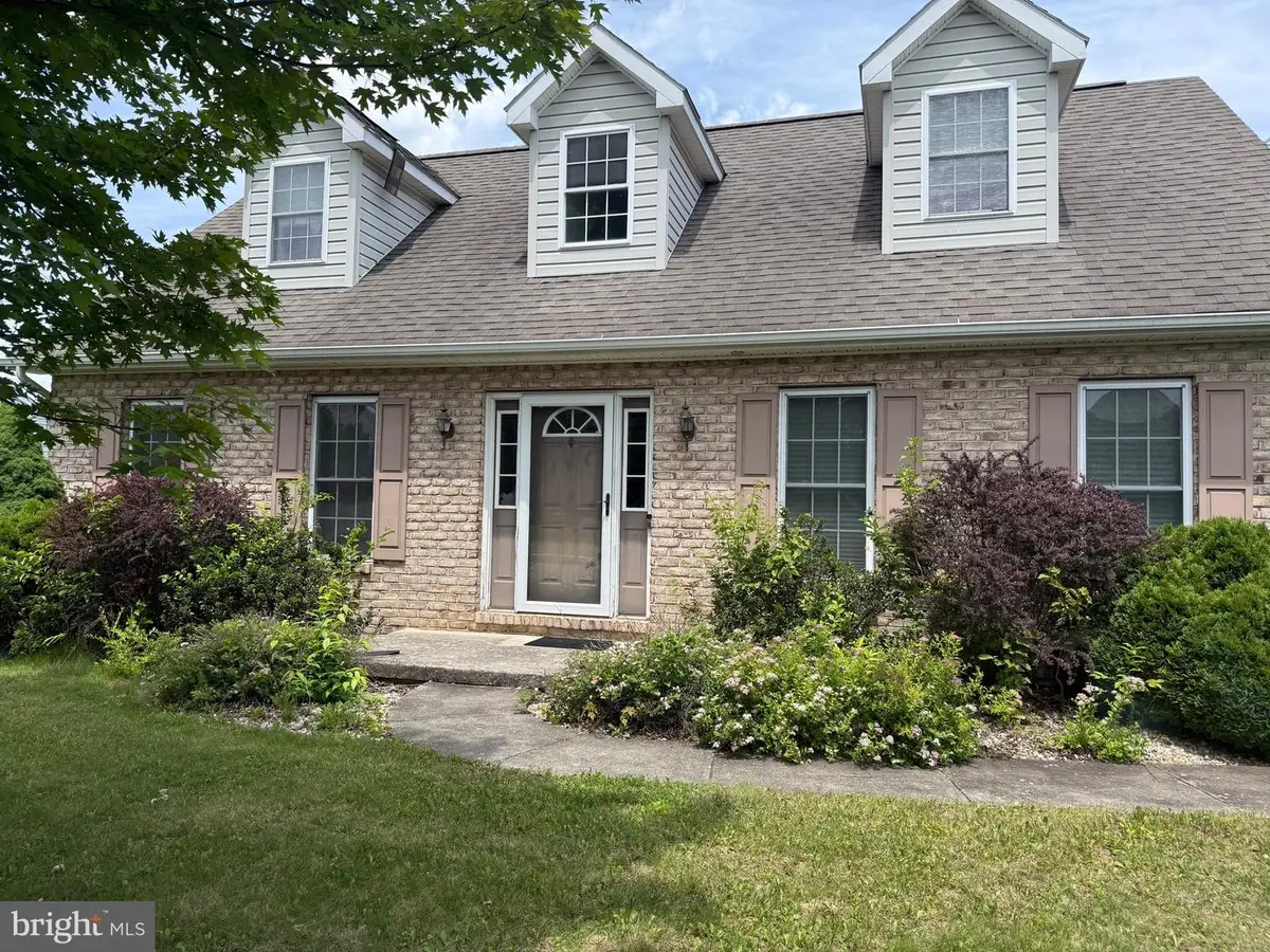 349 Carolle St, Greencastle, PA 17225 - #1