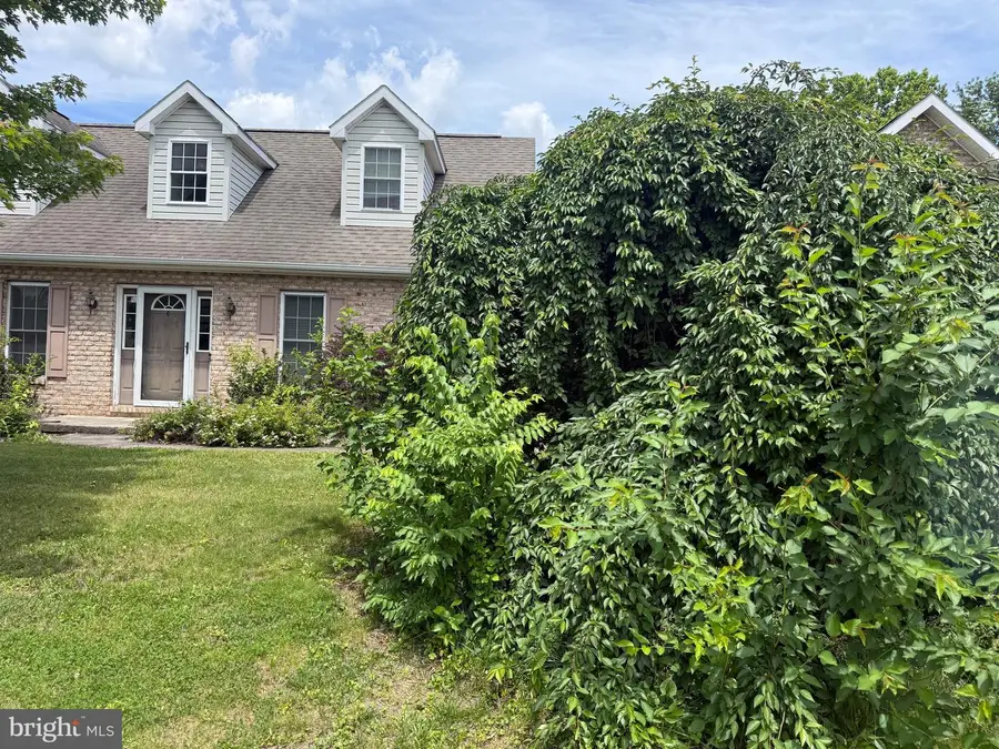 349 Carolle St, Greencastle, PA 17225 - #2