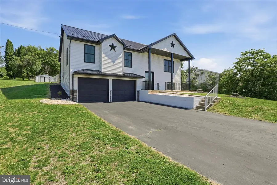 15 Canterbury Dr, Chambersburg, PA 17201 - #2