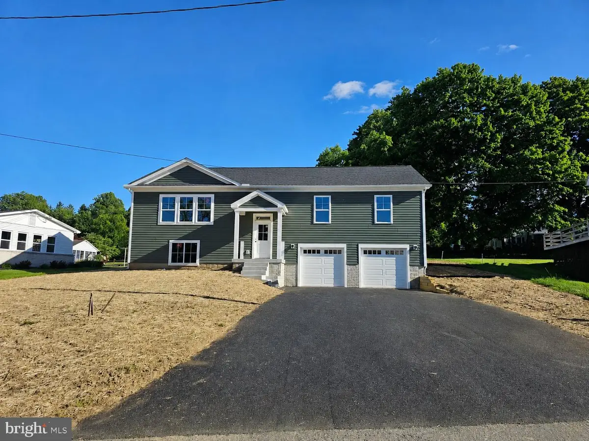 15320 Summit Farm Dr, Blue Ridge Summit, PA 17214 - #1