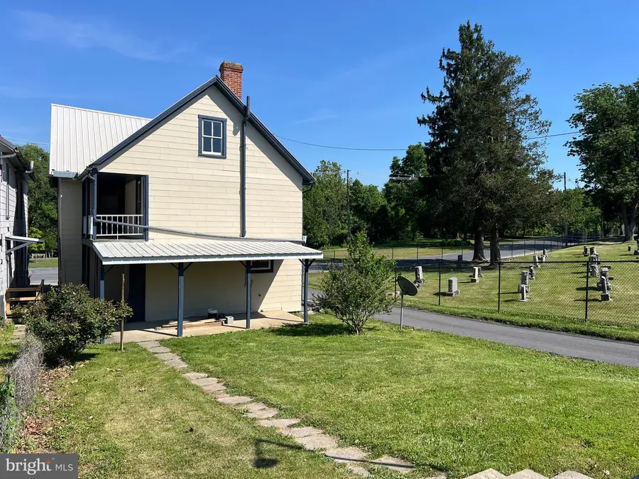 323 Hood St, Chambersburg, PA 17202 - #3