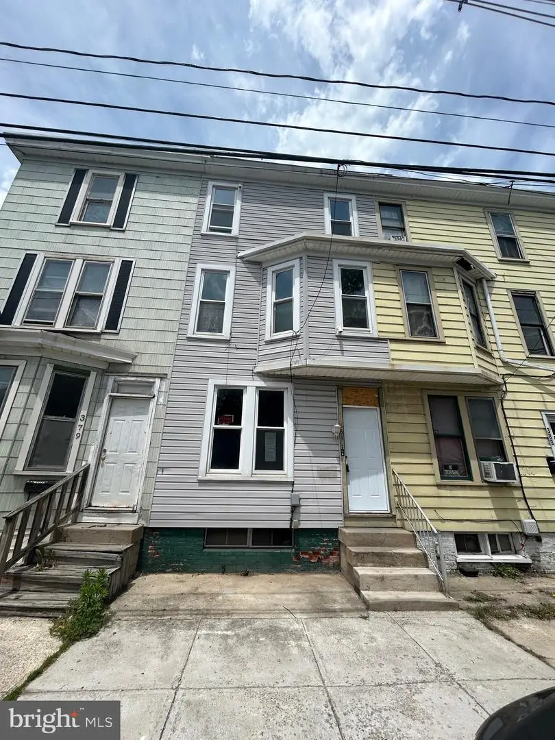 381 King St E, Chambersburg, PA 17201 - #1