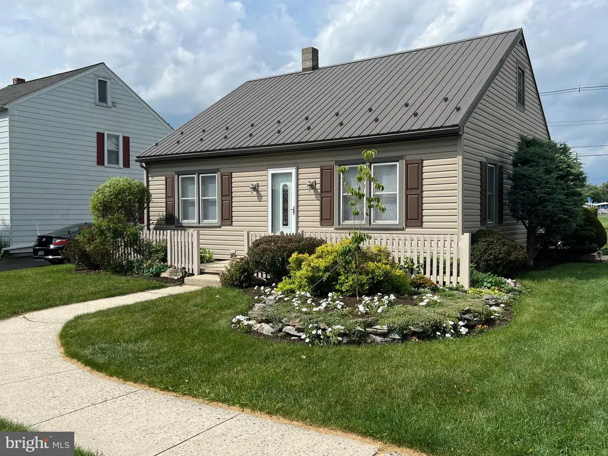 1147 Stanley Ave, Chambersburg, PA 17201 - #1
