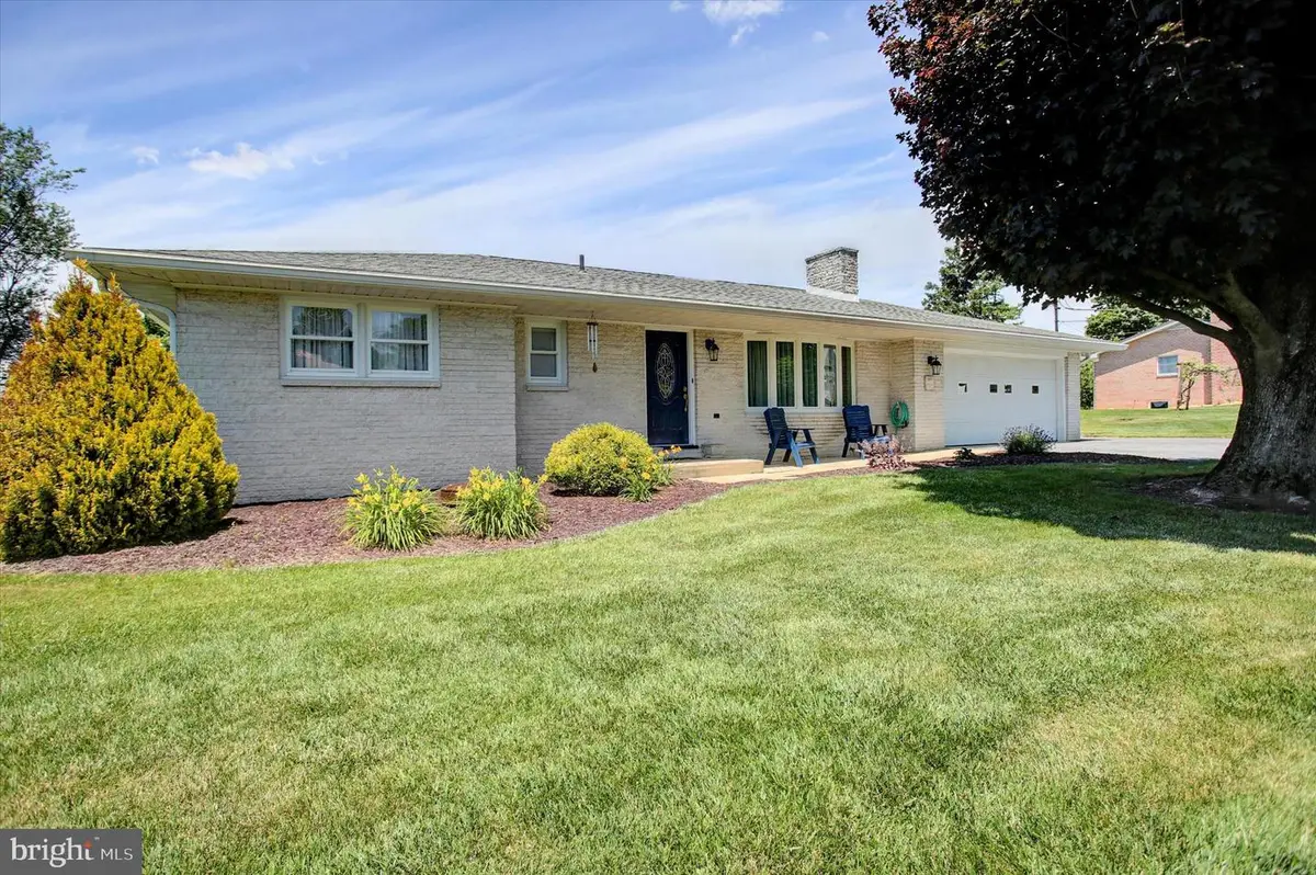 1009 Willowbrook Dr, Chambersburg, PA 17202 - #1