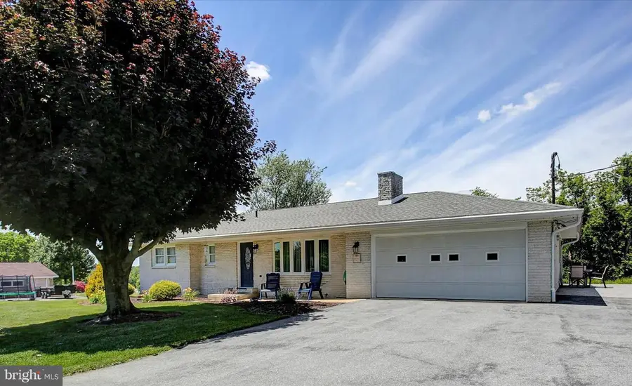 1009 Willowbrook Dr, Chambersburg, PA 17202 - #2