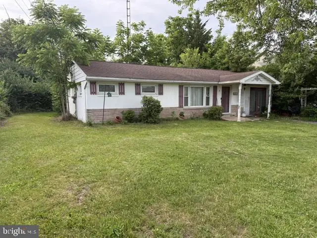 1811 Holly Ln, Chambersburg, PA 17202 - #1