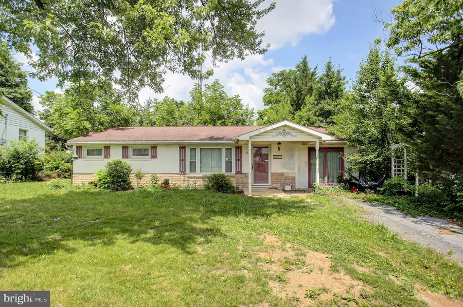 1811 Holly Ln, Chambersburg, PA 17202 - #2