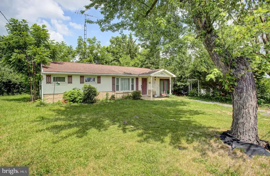 1811 Holly Ln, Chambersburg, PA 17202 - #3