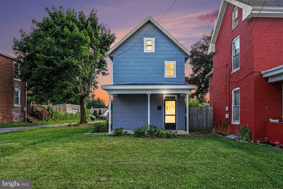 222 W 4th St, Waynesboro, PA 17268 - #1