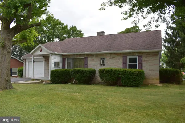 42 E Grandview Ave, MERCERSBURG, PA 17236