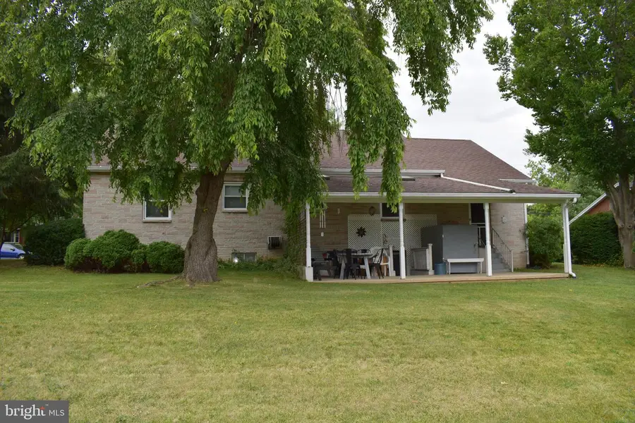 42 E Grandview Ave, Mercersburg, PA 17236 - #2