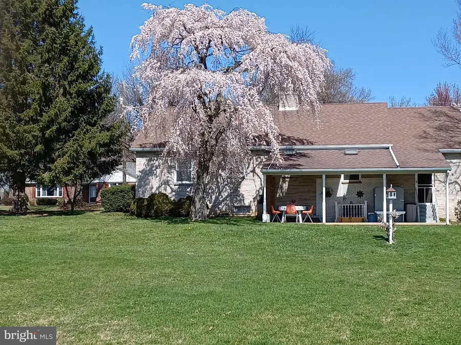 42 E Grandview Ave, Mercersburg, PA 17236 - #3