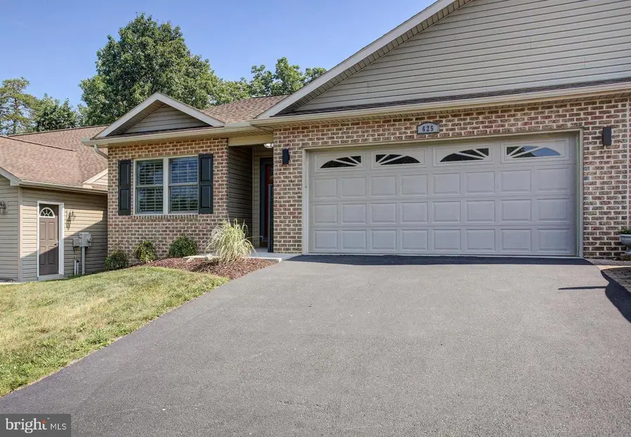 625 Shook Ct W, Greencastle, PA 17225 - #2