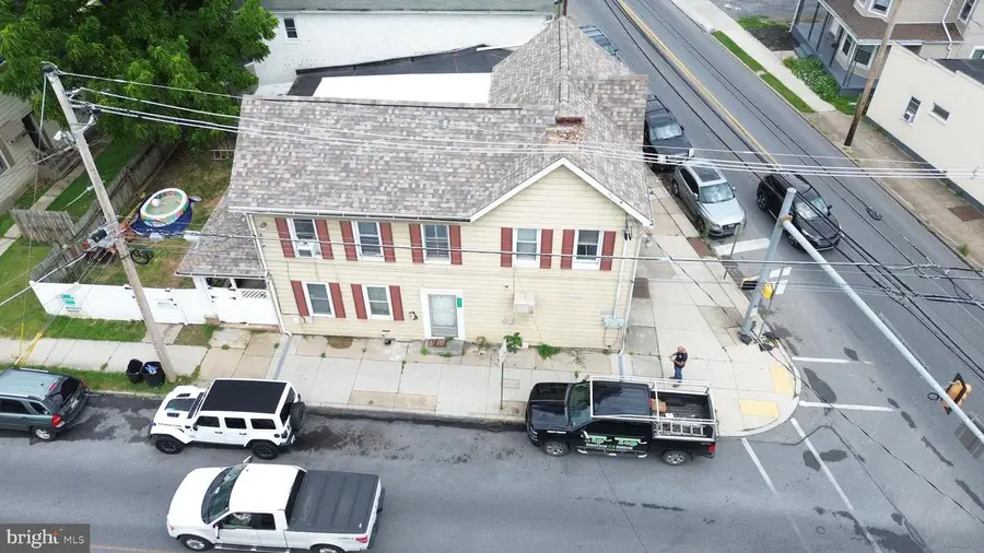 203 W King St, Chambersburg, PA 17201 - #2