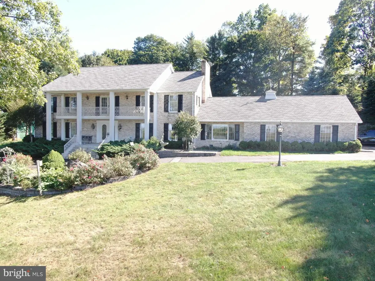 586 Crestwood Drive, Chambersburg, PA 17202 - #1