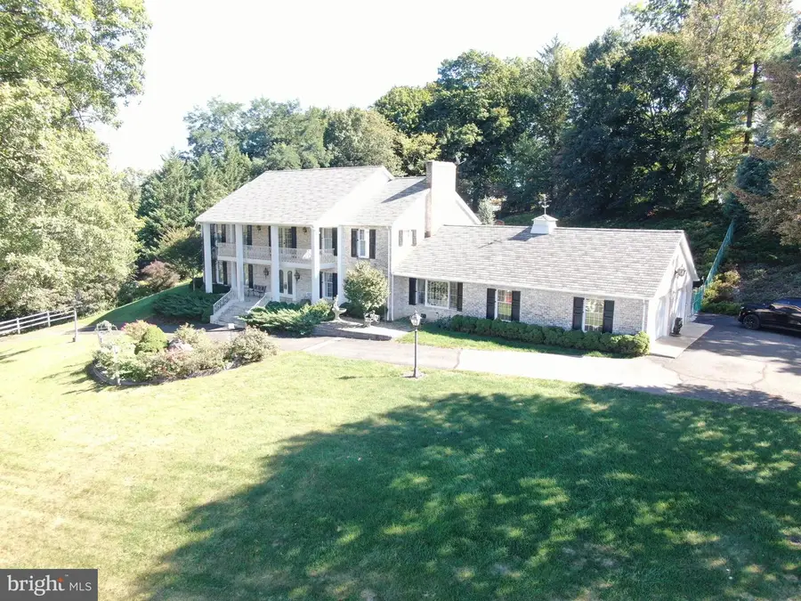 586 Crestwood Drive, Chambersburg, PA 17202 - #3