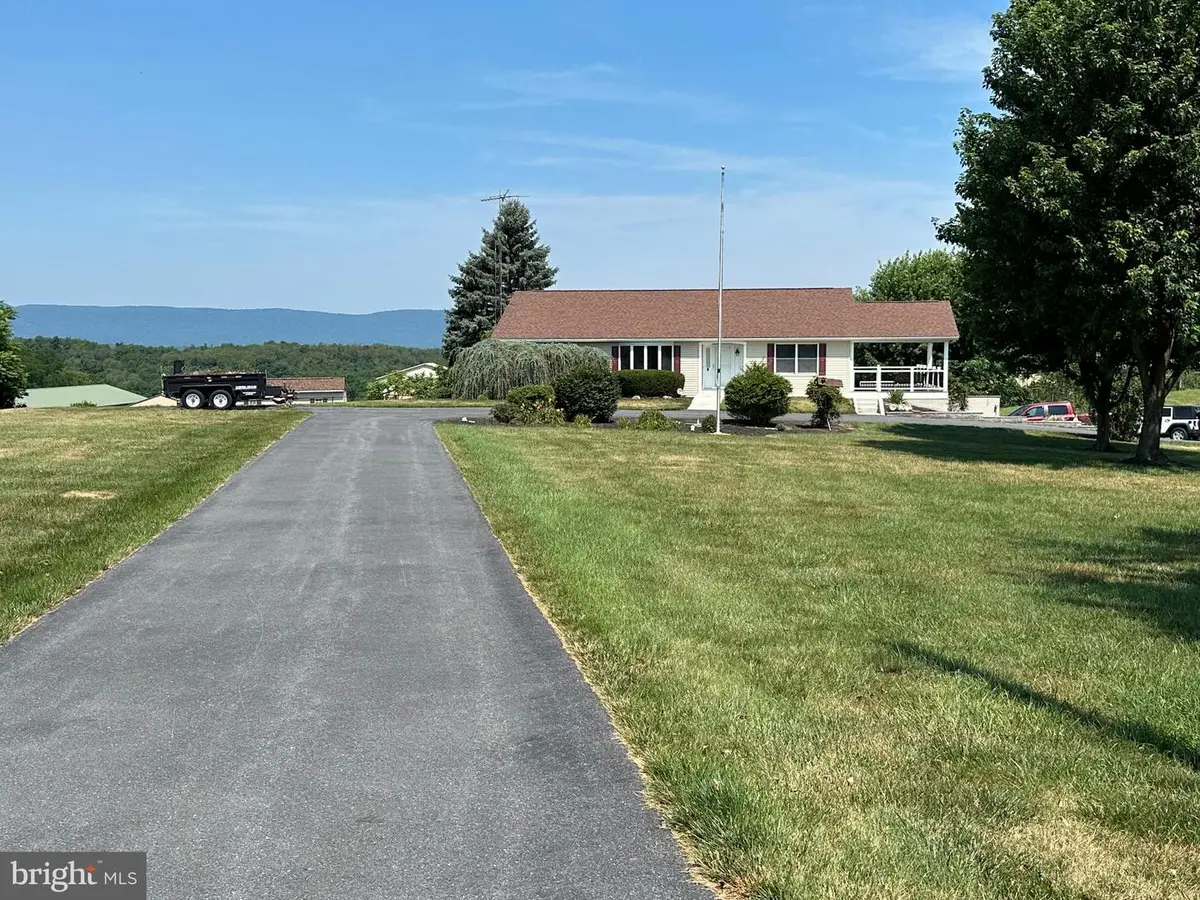 7246 Smith Rd, Chambersburg, PA 17201 - #1