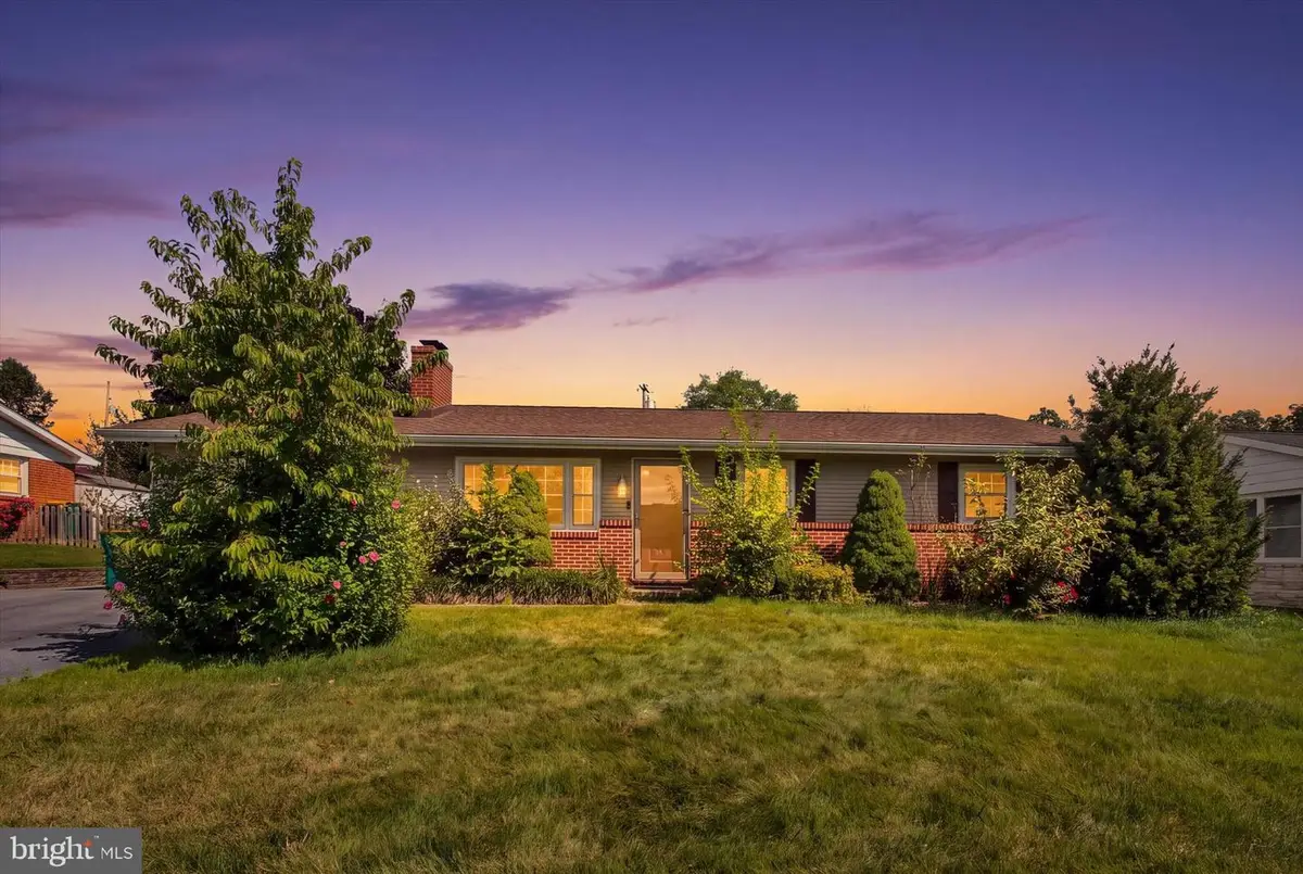 926 Park St, Waynesboro, PA 17268 - #1