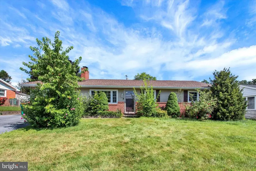926 Park St, Waynesboro, PA 17268 - #2